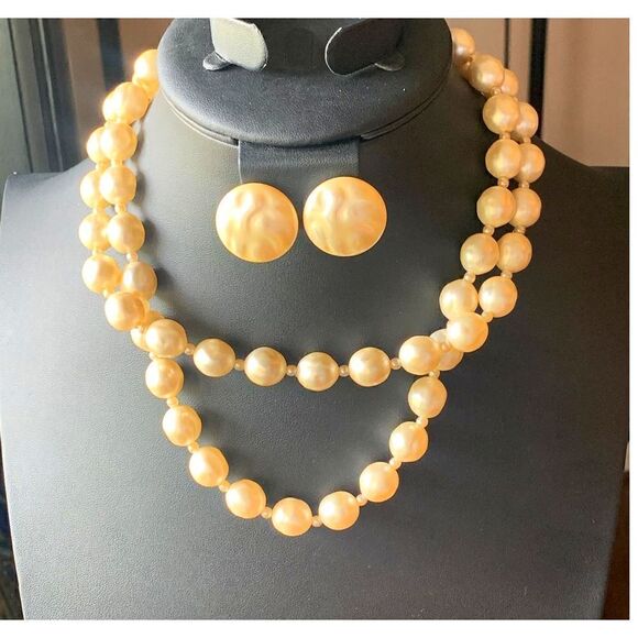 Vintage Crown Trifari Cultured Pearl Necklace set, w/BOX, Signed - Picture 1 of 9